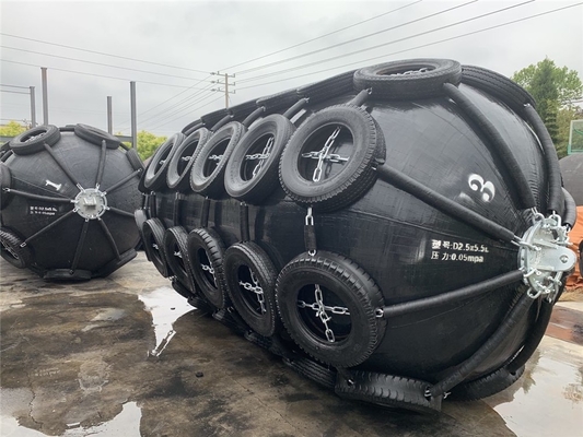 0.5-4.5m đường kính Yokohama Marine Fender màu đen cho các yêu cầu hải quân tùy chỉnh