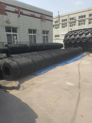 Thuyền làm việc Thuyền kéo Vòng lăn Fenders kết hợp ERH giá trị cao cung cấp sức đề kháng tác động vượt trội và bảo vệ biển