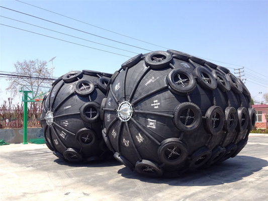 Đen Pneumatic Marine Fenders 3.3 * 6.5m cho hiệu suất bền vững