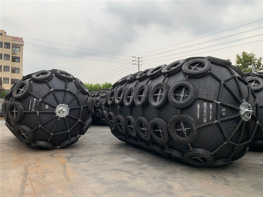 Đen Pneumatic Marine Fenders 3.3 * 6.5m cho hiệu suất bền vững