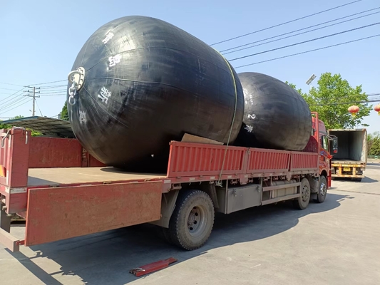 0.5-4.5m đường kính Yokohama Marine Fender với lực phản ứng thấp và 2 năm bảo hành