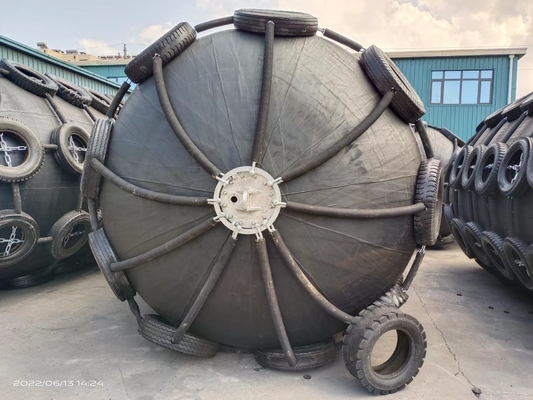 0.5-4.5m đường kính Yokohama Marine Fender với lực phản ứng thấp và 2 năm bảo hành