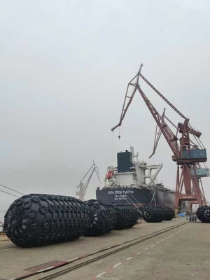 0.5-4.5m đường kính Yokohama Marine Fender màu đen cho các yêu cầu hải quân tùy chỉnh