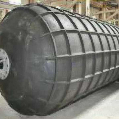 Chiếc chuông cao su có loại xương sườn (rubber fender with rib type)