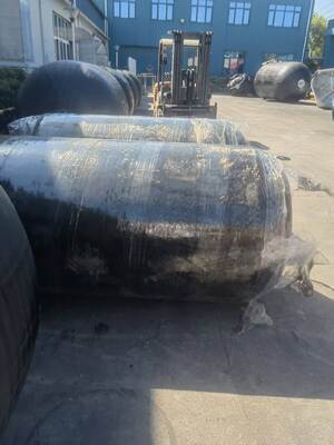 Vè chắn bùn xốp polyurethane và cao su được thiết kế để tránh va chạm và tăng cường bảo vệ va đập