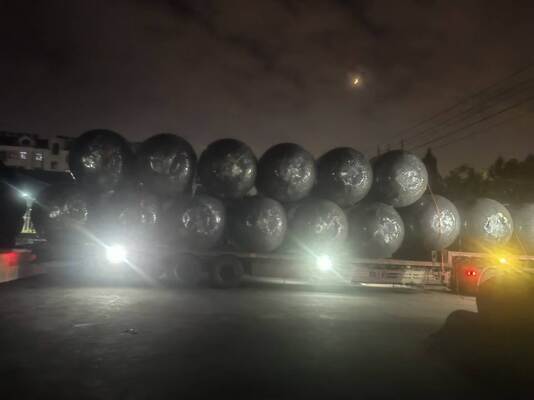 Đệm chắn bùn biển PU Bọt polyurethane cao su với độ đàn hồi tuyệt vời và khả năng chống chịu môi trường biển