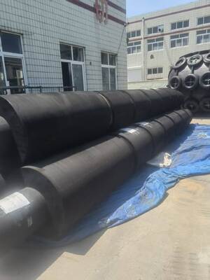 Được chứng nhận bởi PIANC Tấm chắn bùn tàu kéo có mức bảo trì thấp và kết cấu bền bỉ để bảo vệ neo đậu tàu kéo