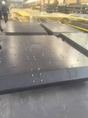 Tuổi thọ 15 đến 20 năm Fender cao su nón có giá trị ERH cao lý tưởng cho hấp thụ tác động của tàu biển và an toàn bến cảng