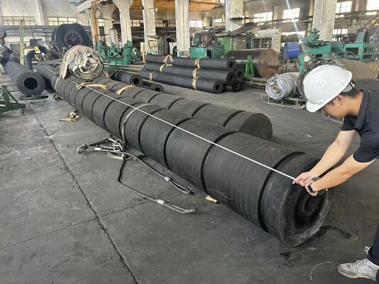 Chắn bùm tàu kéo bảo vệ bến tàu, chống chịu vượt trội và bền bỉ với thời tiết, lý tưởng cho ứng dụng tàu kéo