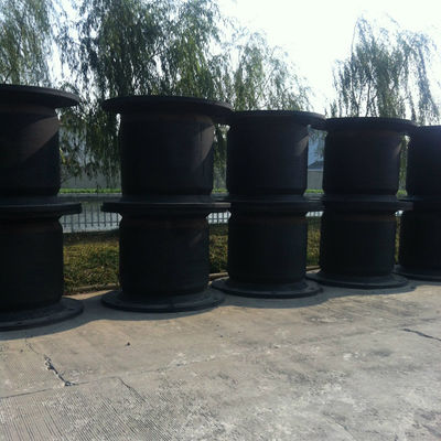 ISO tiêu chuẩn Bolted Black Floating Cell Fenders cho bảo vệ va chạm tàu