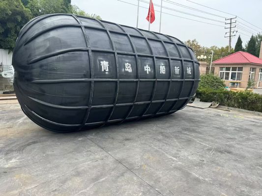 Chiếc chuông cao su có loại xương sườn (rubber fender with rib type)